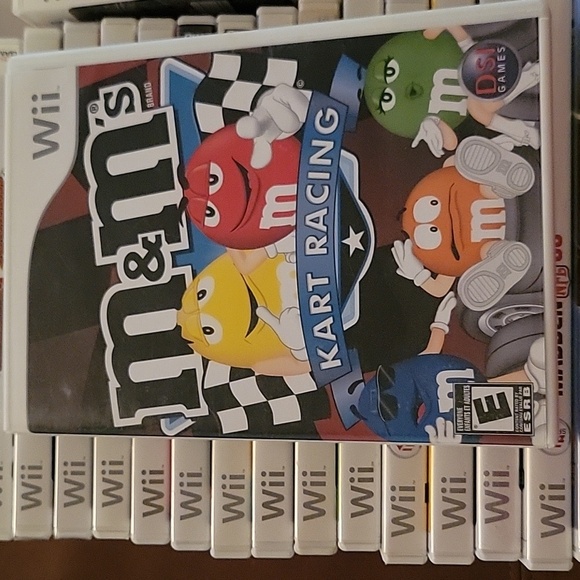 M&M Kart Racing - Wii Game No Visable Stratches Original Case & Paper Inserts - Picture 1 of 5